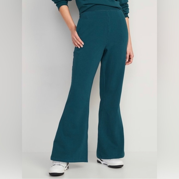 NWT! Women's Extra High-Waisted Snuggly Fleece Flare Sweatpants - Size XXL💎 - Picture 2 of 9
